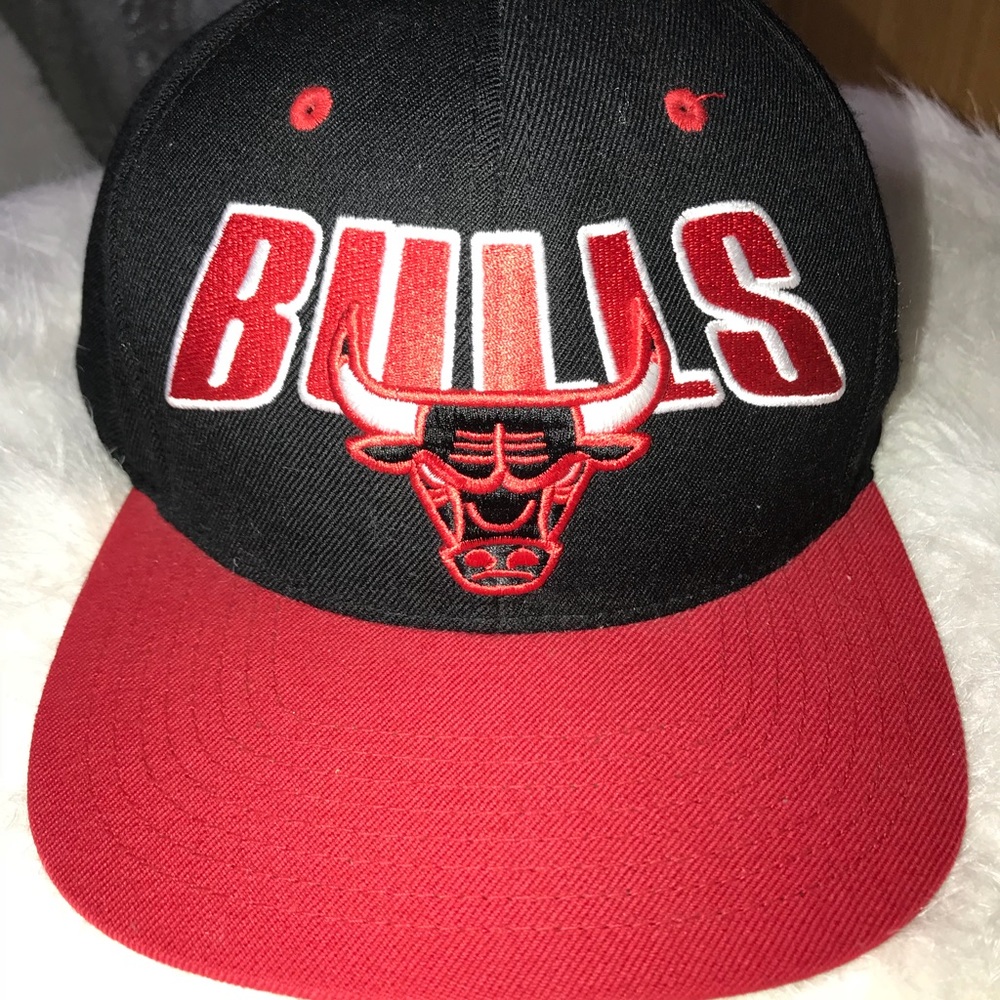 BULLS HAT